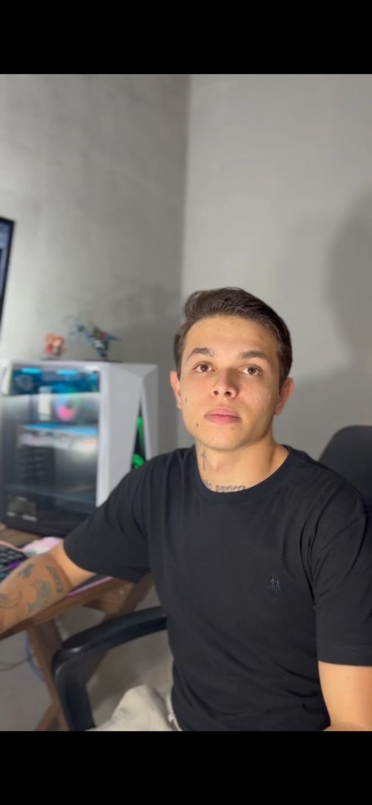 Layon Maia em seu escritório